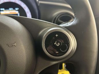 Smart fortwo 17.6kWh Premium Coupe 2dr Electric Auto (22kW Charger) (82 ps)