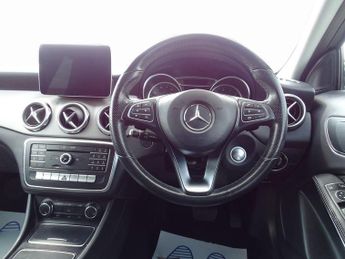 Mercedes-Benz GLA 1.6 GLA180 Urban Edition 7G-DCT Euro 6 (s/s) 5dr