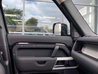 Land Rover Defender 110 3.0 D250 MHEV XS Edition Auto 4WD Euro 6 (s/s) 5dr
