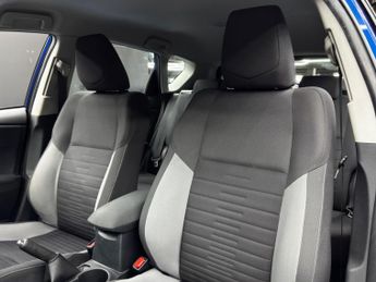 Toyota Auris 1.8 VVT-h Business Edition CVT Euro 6 (s/s) 5dr (Safety Sense)