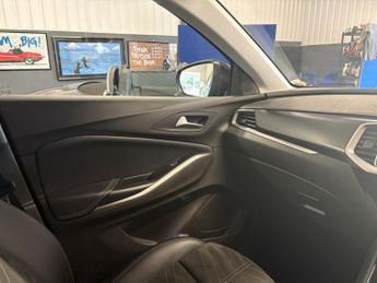 Vauxhall Grandland 1.2 Turbo Ultimate SUV 5dr Petrol Auto Euro 6 (s/s) (130 ps)