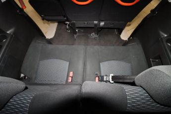 Nissan Serena 2.0 Hybrid - Petrol (s/s) 7Str