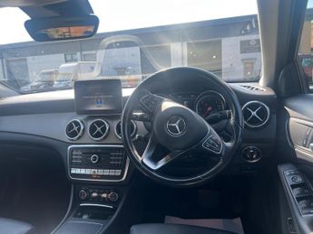 Mercedes-Benz GLA 2.1 GLA220d Sport (Premium) 7G-DCT 4MATIC Euro 6 (s/s) 5dr