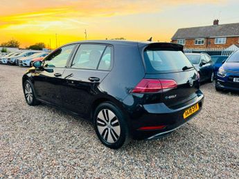 Volkswagen e-Golf 35.8kWh e-Golf Auto 5dr