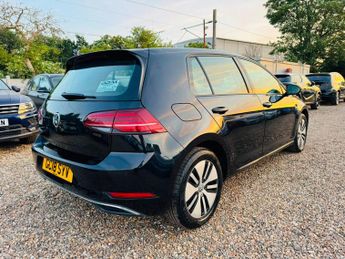 Volkswagen e-Golf 35.8kWh e-Golf Auto 5dr