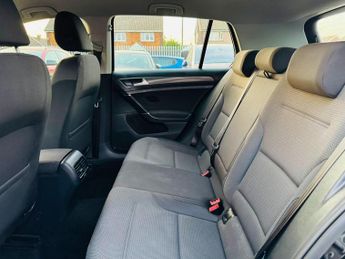 Volkswagen e-Golf 35.8kWh e-Golf Auto 5dr