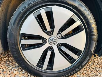 Volkswagen e-Golf 35.8kWh e-Golf Auto 5dr