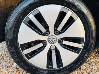 Volkswagen e-Golf 35.8kWh e-Golf Auto 5dr