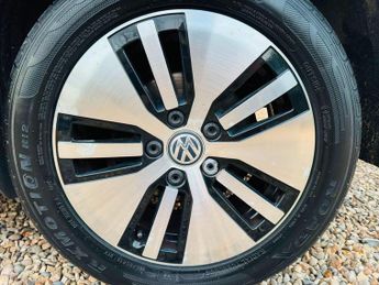Volkswagen e-Golf 35.8kWh e-Golf Auto 5dr