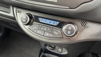 Toyota Yaris 1.5 VVT-h Excel E-CVT Euro 6 (s/s) 5dr (15in Alloy)
