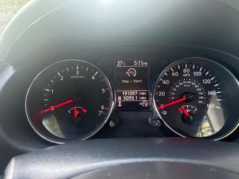 Nissan Qashqai 1.6 dCi Tekna 2WD Euro 5 5dr (AVM)
