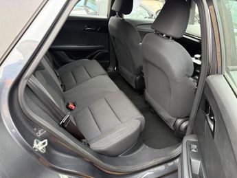 MG MG4 64kWh SE Long Range Auto 5dr