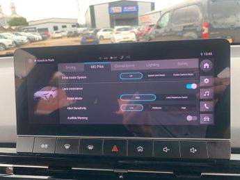 MG MG4 64kWh SE Long Range Auto 5dr