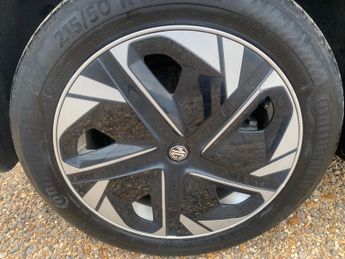 MG MG4 64kWh SE Long Range Auto 5dr