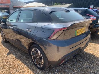 MG MG4 64kWh SE Long Range Auto 5dr