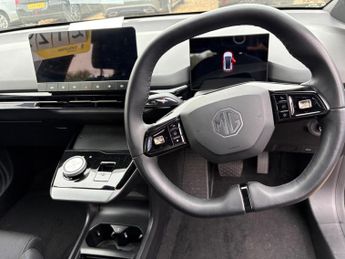 MG MG4 64kWh SE Long Range Auto 5dr