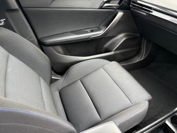 MG MG4 64kWh SE Long Range Auto 5dr