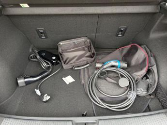 MG MG4 64kWh SE Long Range Auto 5dr