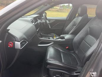 Jaguar F-PACE 2.0 D240 R-Sport Auto AWD Euro 6 (s/s) 5dr
