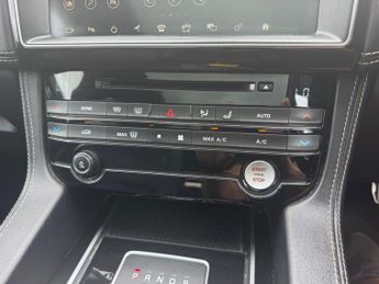 Jaguar F-PACE 2.0 D240 R-Sport Auto AWD Euro 6 (s/s) 5dr