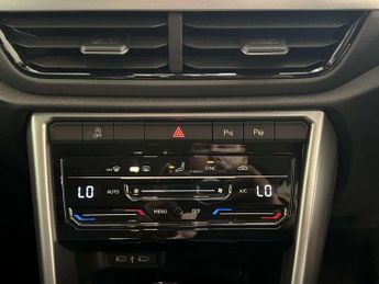 Volkswagen T-Roc 1.5 TSI Life SUV 5dr Petrol DSG Euro 6 (s/s) (150 ps)