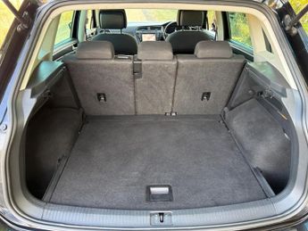 Volkswagen Tiguan 2.0 TDI BlueMotion Tech SEL DSG 4Motion Euro 6 (s/s) 5dr