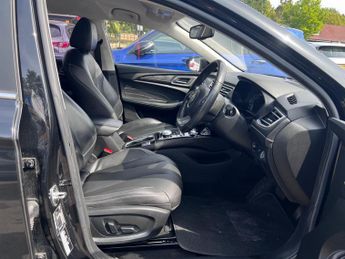 MG MG5 61.1kWh Exclusive Long Range Auto 5dr