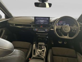 Audi A4 Avant 2.0 TDI 35 Black Edition Estate 5dr Diesel S Tronic Euro 6 (s/s)