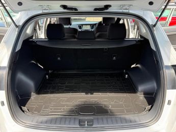 Hyundai TUCSON 2.0 CRDi SE Nav SUV 5dr Diesel Auto 4WD Euro 6 (136 ps)