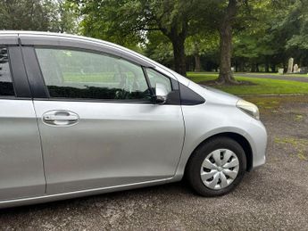 Toyota Yaris 1.33 Dual VVT-i TR Hatchback 5dr Petrol Multidrive S Euro 5 (101