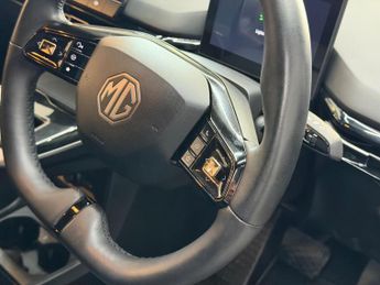 MG MG4 51kWh SE Auto 5dr