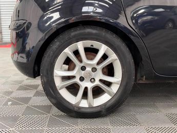 Vauxhall Corsa 1.4i 16v SXi 5dr