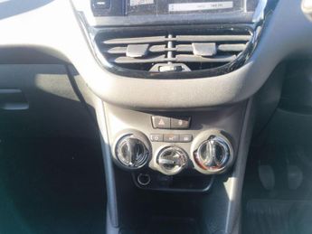 Peugeot 208 1.2 VTi Style Euro 5 5dr