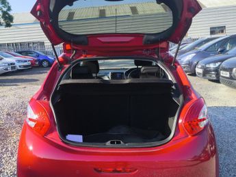 Peugeot 208 1.2 VTi Style Euro 5 5dr