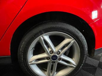 Ford Focus 1.0T EcoBoost Zetec Euro 6 (s/s) 5dr