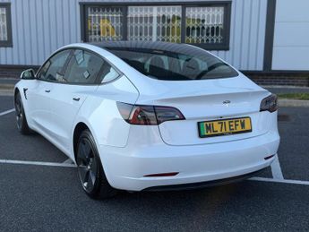 Tesla Model 3 Standard Range Plus Auto RWD 4dr