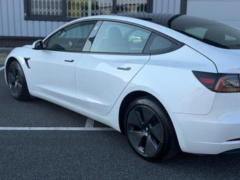 Tesla Model 3 Standard Range Plus Auto RWD 4dr