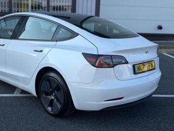 Tesla Model 3 Standard Range Plus Auto RWD 4dr