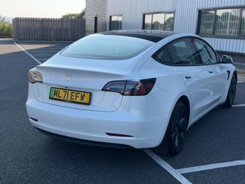 Tesla Model 3 Standard Range Plus Auto RWD 4dr