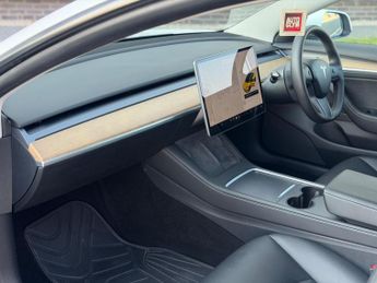 Tesla Model 3 Standard Range Plus Auto RWD 4dr