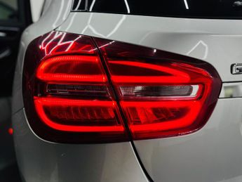 Mercedes-Benz GLA 2.1 GLA220 CDI AMG Line 7G-DCT 4MATIC Euro 6 (s/s) 5dr