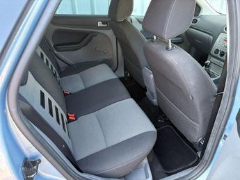 Ford Focus 1.6 Zetec 5dr
