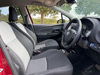 Toyota Yaris 1.5 VVT-h Design E-CVT Euro 6 (s/s) 5dr