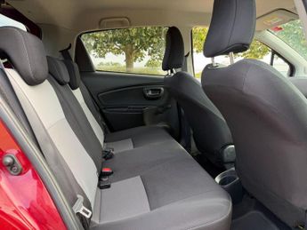 Toyota Yaris 1.5 VVT-h Design E-CVT Euro 6 (s/s) 5dr