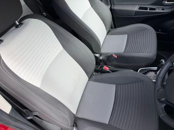 Toyota Yaris 1.5 VVT-h Design E-CVT Euro 6 (s/s) 5dr