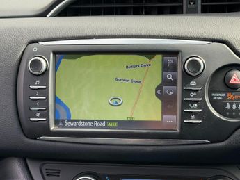Toyota Yaris 1.5 VVT-h Design E-CVT Euro 6 (s/s) 5dr