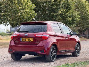 Toyota Yaris 1.5 VVT-h Design E-CVT Euro 6 (s/s) 5dr