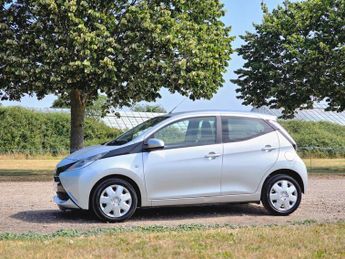 Toyota AYGO 1.0 VVT-i x-play x-shift Euro 6 5dr