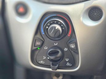Toyota AYGO 1.0 VVT-i x-play x-shift Euro 6 5dr