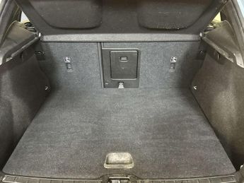Volvo XC40 2.0 D3 Momentum SUV 5dr Diesel Manual Euro 6 (s/s) (150 ps)